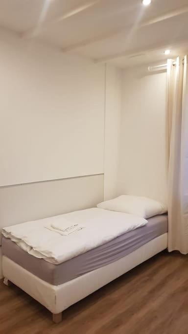 Frisch Renovierte 2-Zimmer-Wohnung Moenchengladbach Bagian luar foto