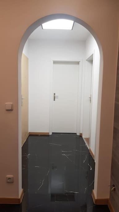 Frisch Renovierte 2-Zimmer-Wohnung Moenchengladbach Bagian luar foto